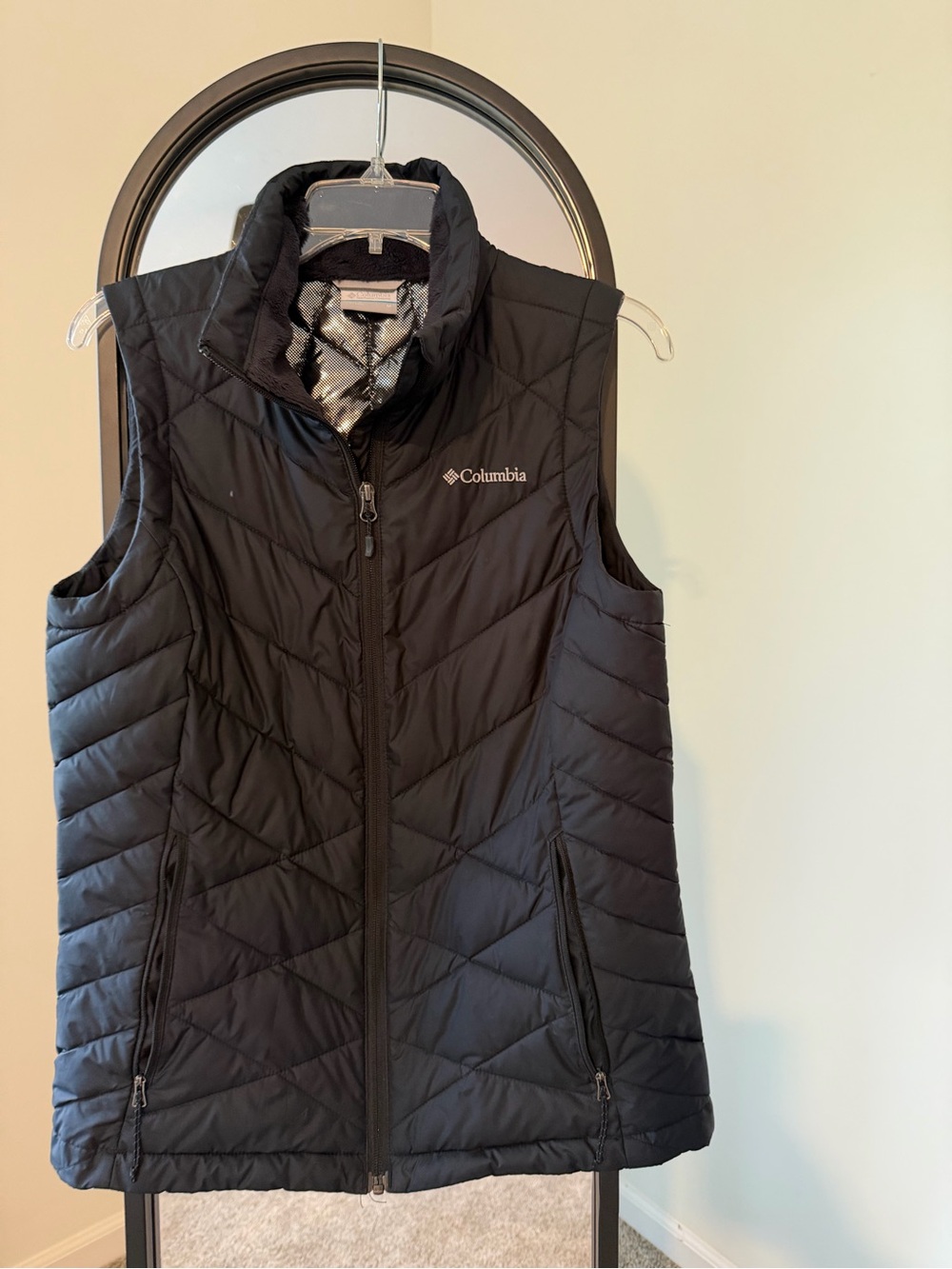 Columbia Black Women's Quilted Packable Vest with Silver Lining - Picture 3 of 4